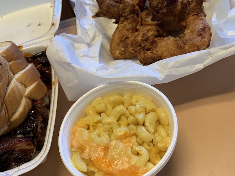 Mama Lucy's Home Style Cooking food